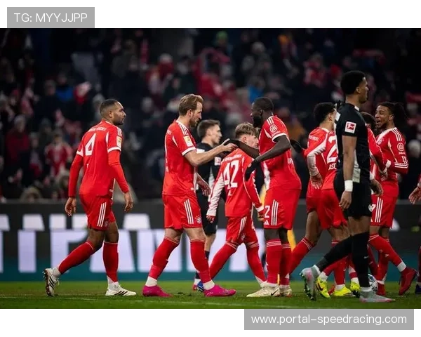 拜仁慕尼黑主场1-2不敌奥格斯堡,遭遇赛季联赛首败 拜仁慕尼黑主场1-2不敌奥格斯堡,遭遇赛季联赛首败